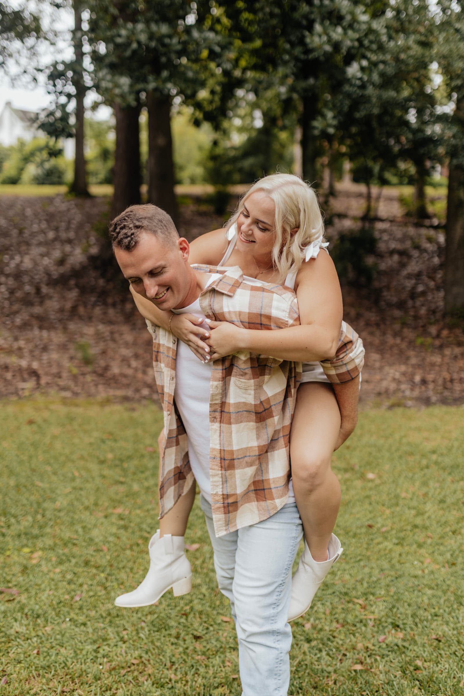 Downtown Florence Engagement, Couples / Engagement photography — image 11